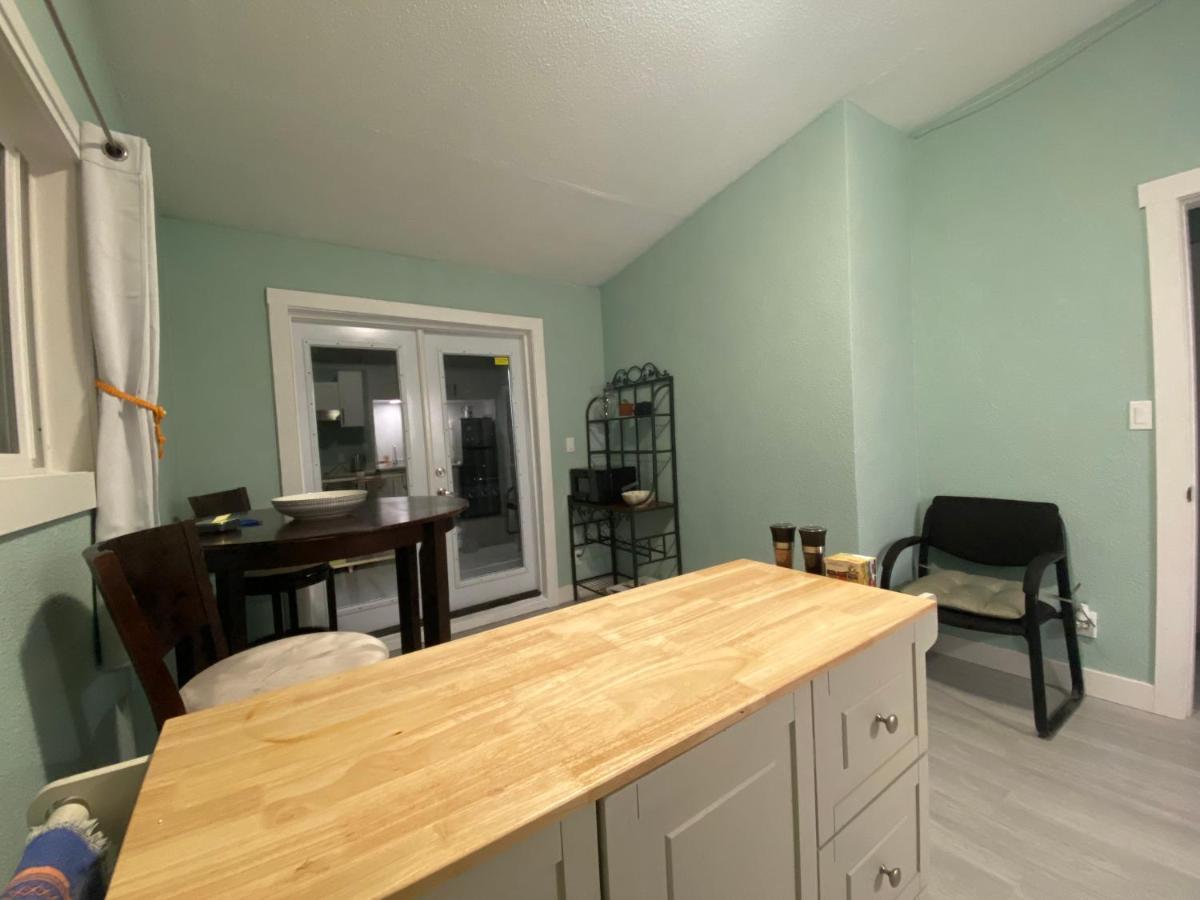 Hudson Homes Bnb Виктория Экстерьер фото
