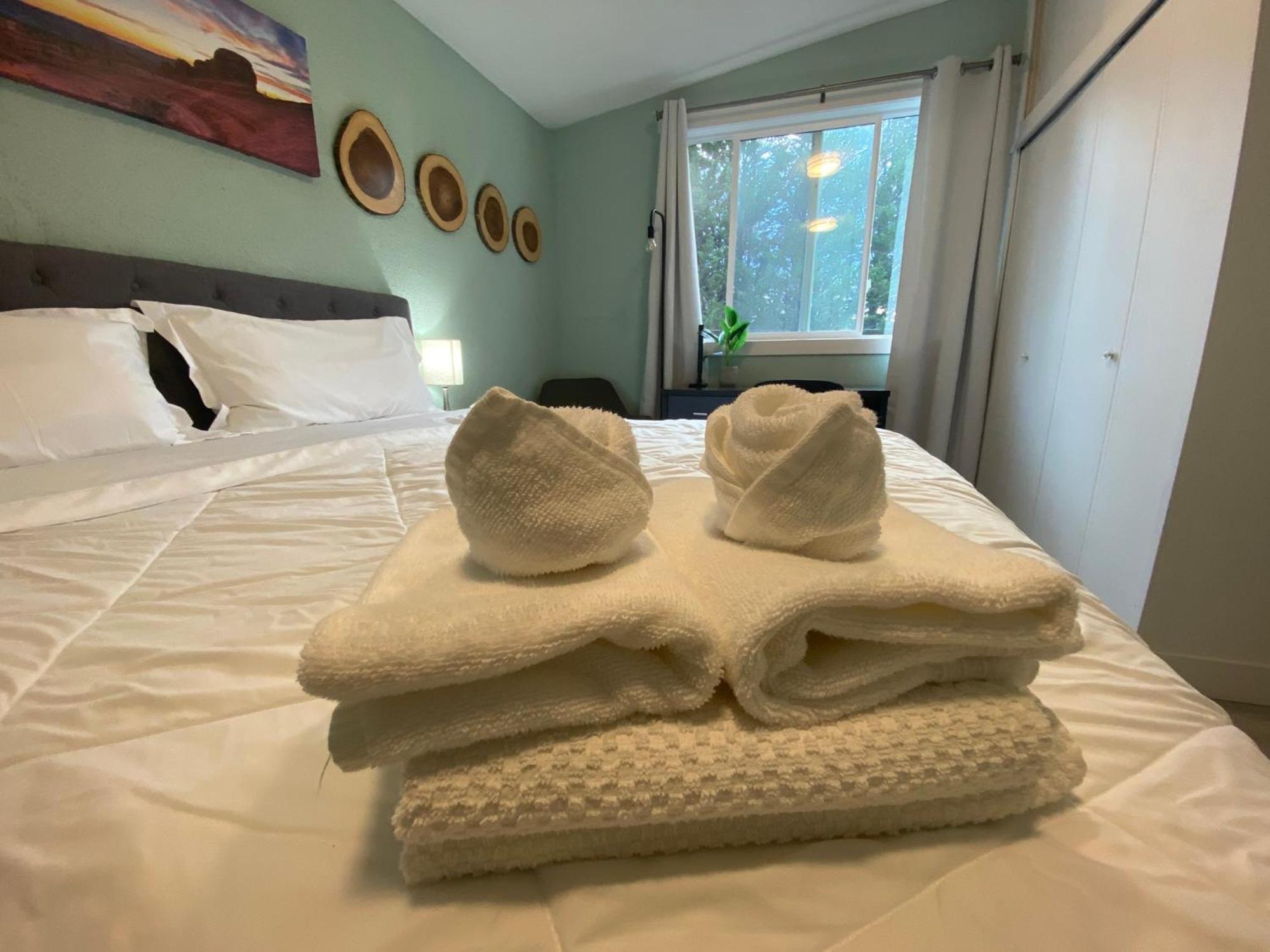 Hudson Homes Bnb Виктория Экстерьер фото
